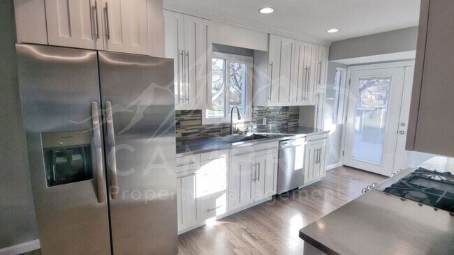 Foto del edificio - Beautiful 4 Bedroom Home in Sugarhouse