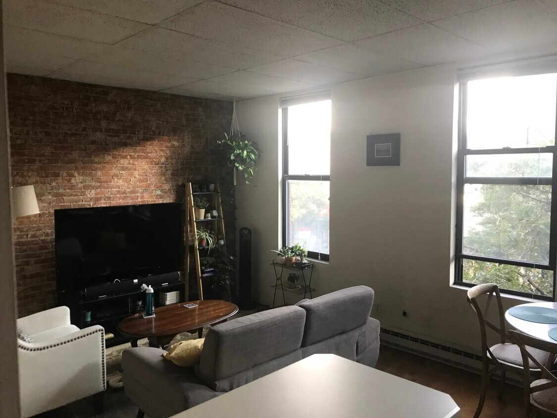 Primary Photo - 227 Washington St