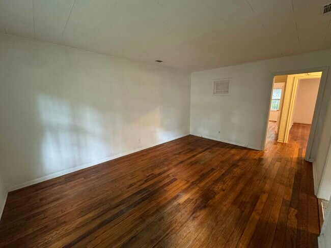 Foto del edificio - 1128 E 53rd St