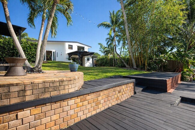 Foto del edificio - 2413 Nassau Ln