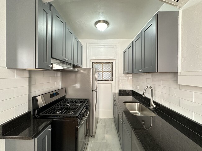 Building Photo - 1363 W Estes Ave