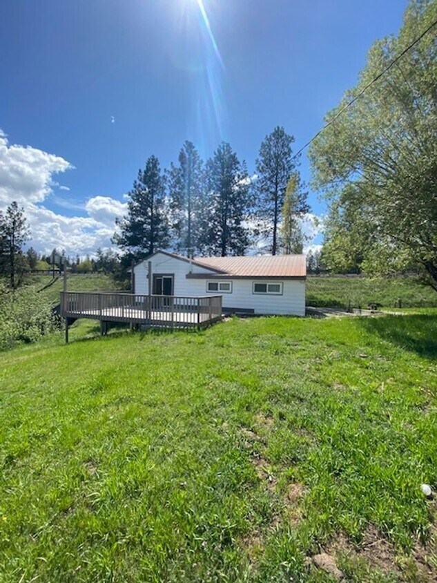 Foto principal - Charming 2 Bedroom Home with River Views i...