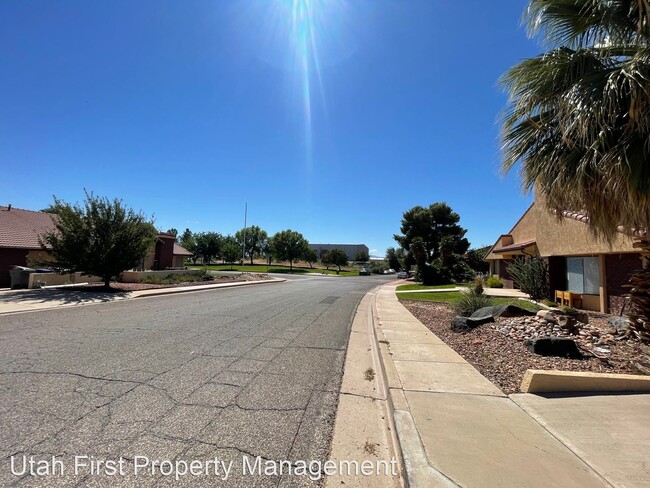 Building Photo - 4 br, 2 bath House - 240 S Donlee Drive