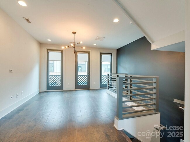 Building Photo - 225 Domain Way