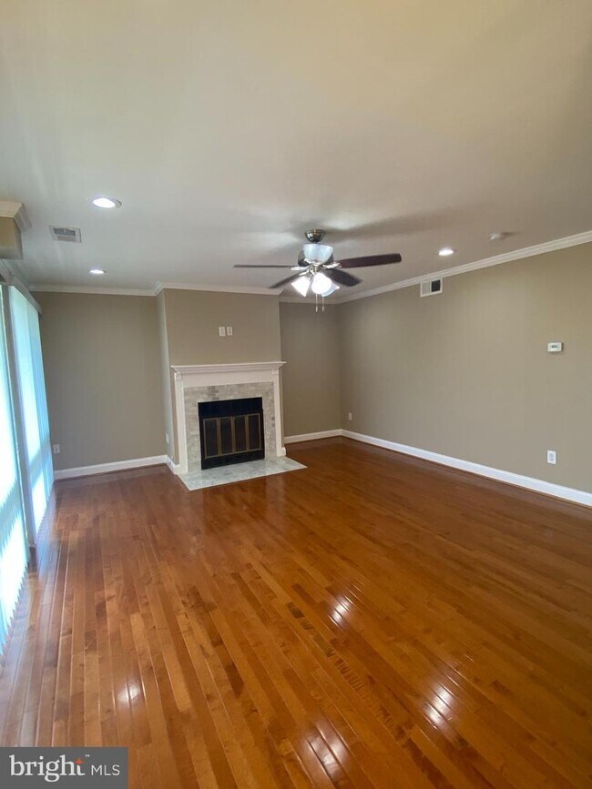 Foto del edificio - 7212 Donnell Pl