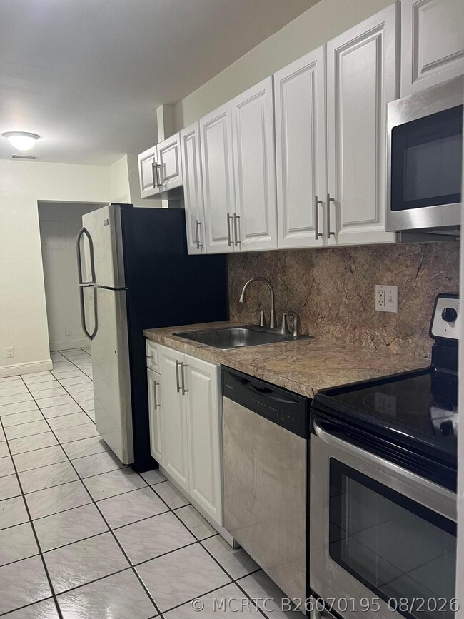 Building Photo - 2600 S Ocean Dr