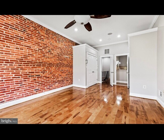 Foto del edificio - 15 N Patterson Park Ave