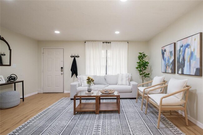 Building Photo - 4320 SW 74TH Ter