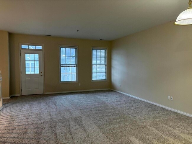 Building Photo - 534 Constitution St