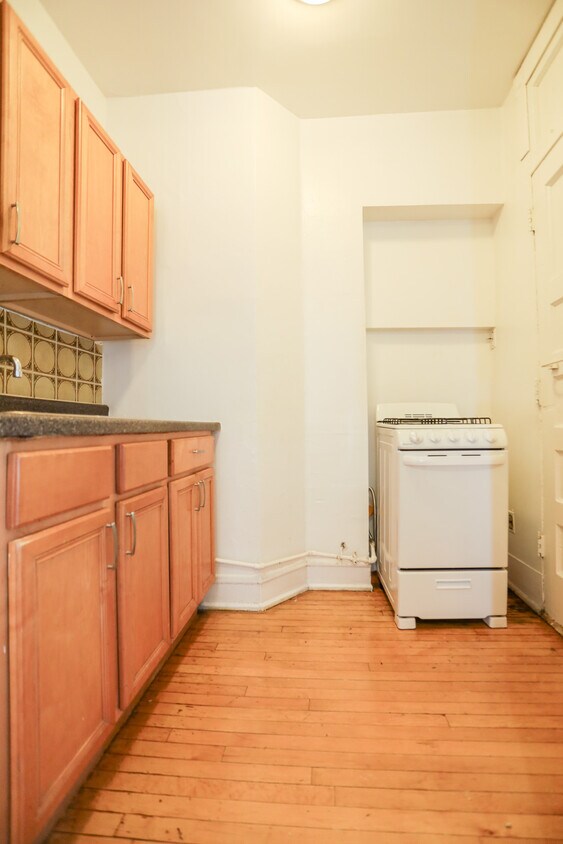 Foto principal - 1361 W Greenleaf Ave