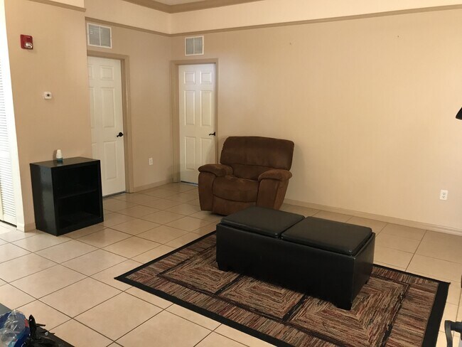 Foto del edificio - Saint Charles - Luxury 2 Bedroom, 2 Bathroom Condo