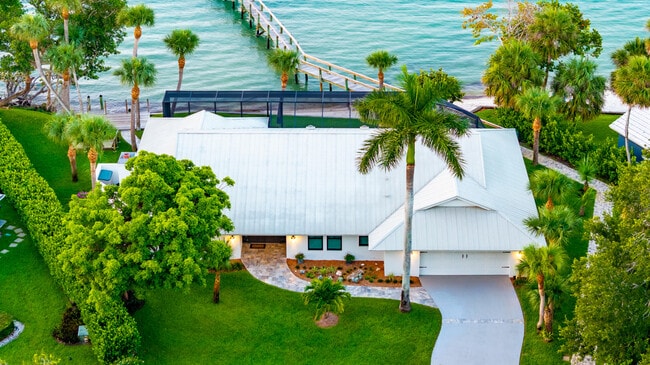 Building Photo - 3501 SE Kubin Ave