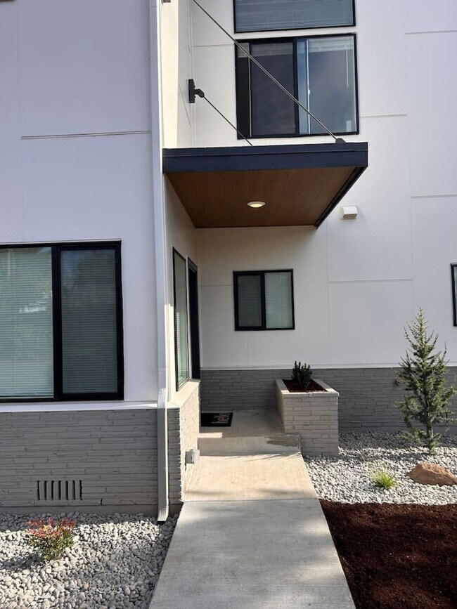 Foto del edificio - 3505 NE Creston Ave