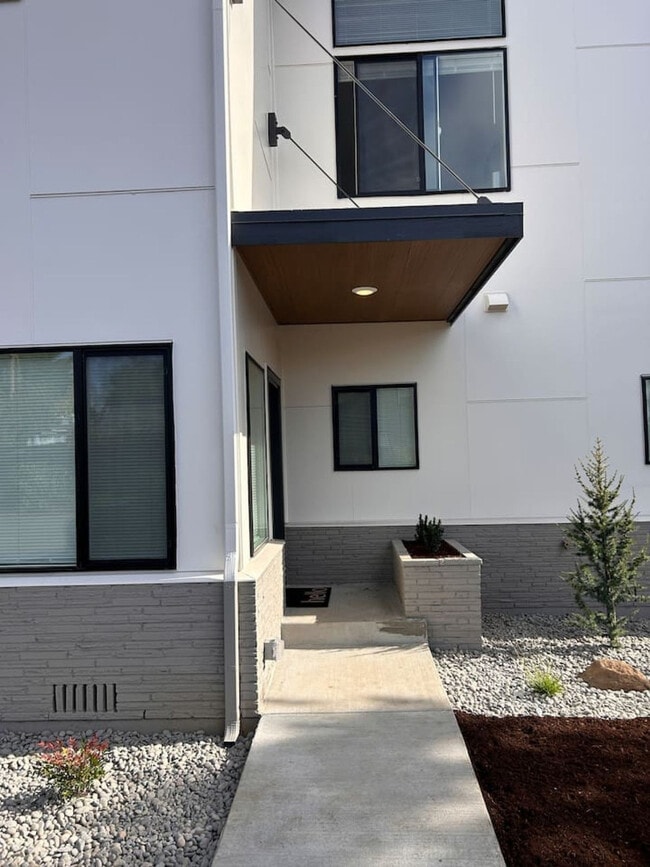 Building Photo - 3505 NE Creston Ave