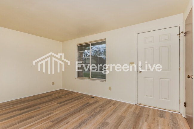 Foto del edificio - 5989 Chatsworth Dr