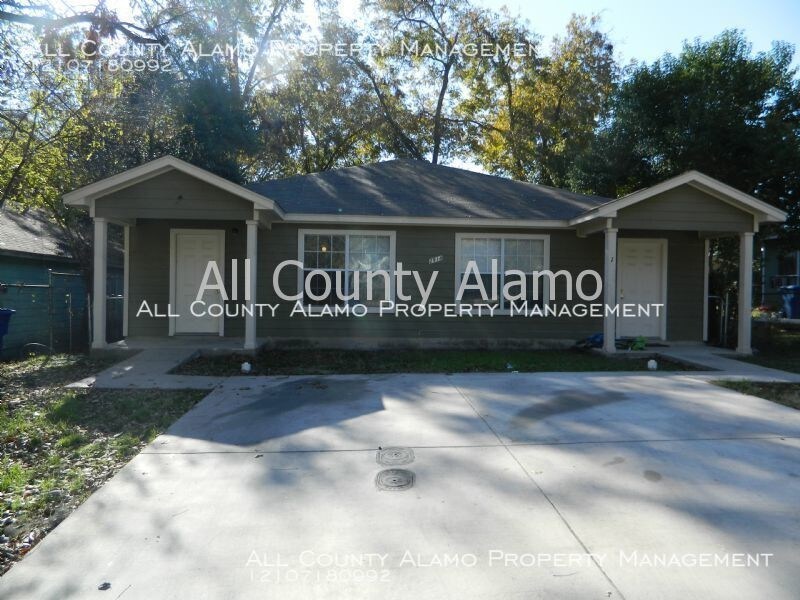 Primary Photo - 3 bed 1 bath duplex