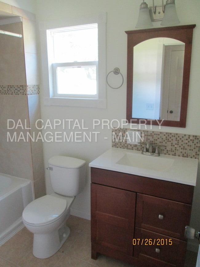 Building Photo - Dodge 4 Bed Home on large lot for Rent