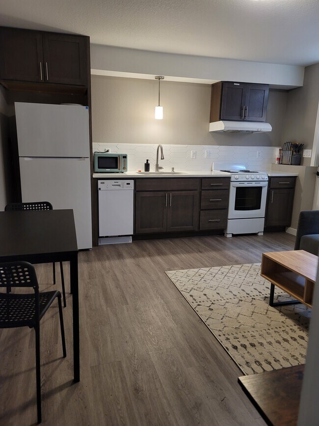 Foto del edificio - 6640 N Amherst St