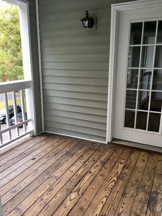 Private porch - 430 Queens Rd
