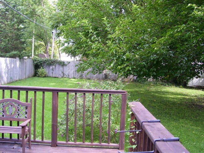 Building Photo - Cute 2 bedroom-Centennial School District