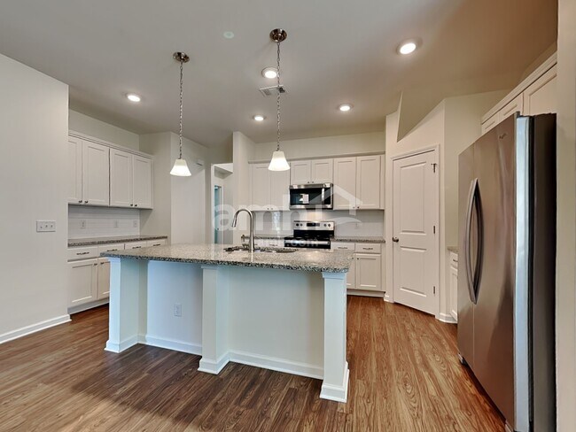 Building Photo - 241 Dogwood Cir