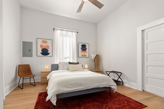 Building Photo - 308 Keller St