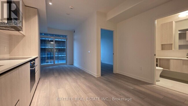 Photo du bâtiment - 110 Broadway Ave