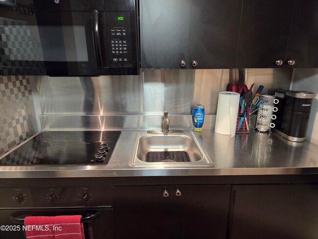 Building Photo - 1811 Eastern Dr