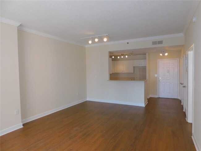 Building Photo - 1101 Juniper St NE