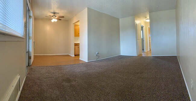 Building Photo - 124 Columbia Ln