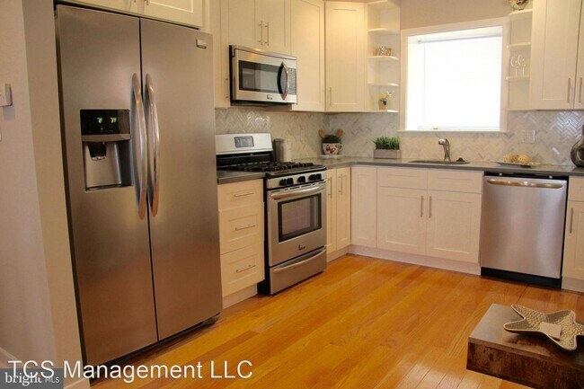 Building Photo - 3 br, 2.5 bath House - 2023 Brown St