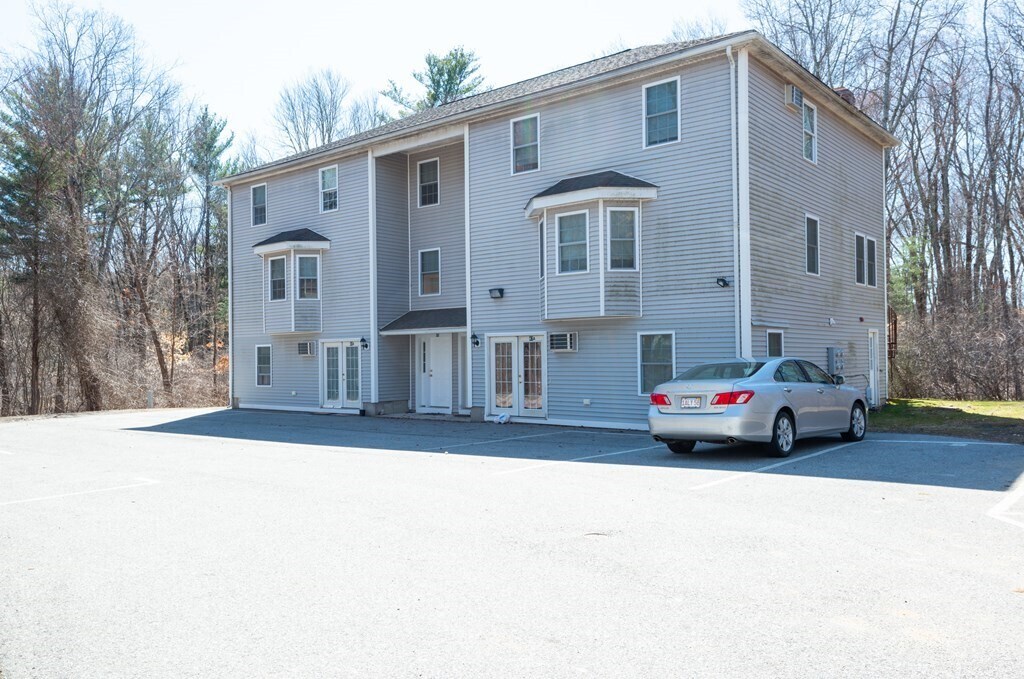 Primary Photo - 47 Rosewood Dr