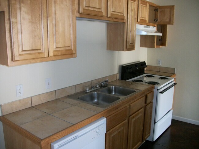 Building Photo - 30 Getaway Ln