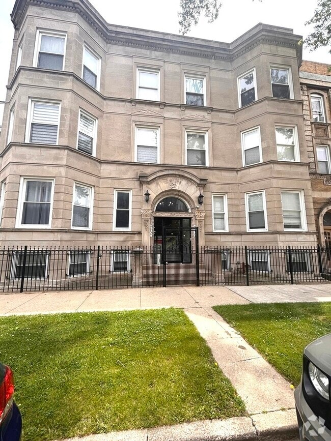 Building Photo - 5837 S Calumet Ave