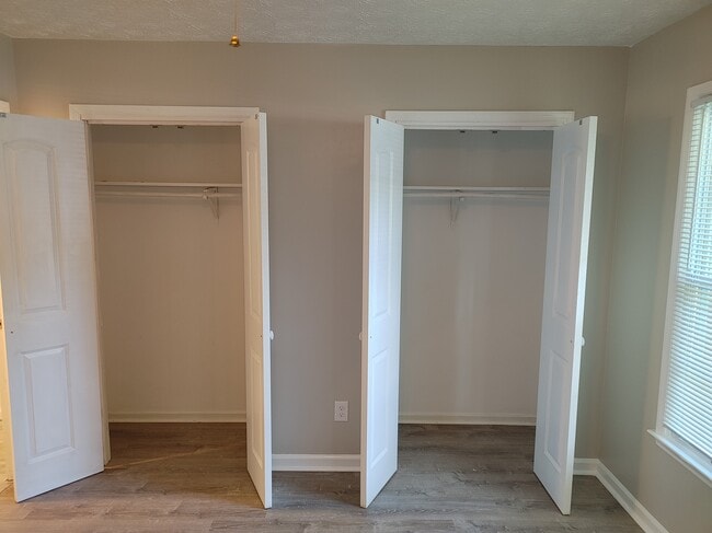 Large master bedroom with private bath - 8115 Magnolia Dr