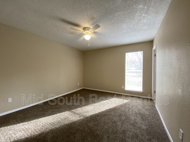 Building Photo - 491 Elmfield Cove