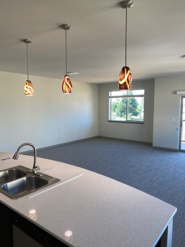 Lark View Village Apartments 29774 Willowcreek Rd Eugene, OR