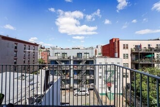 Building Photo - 402 Madison St