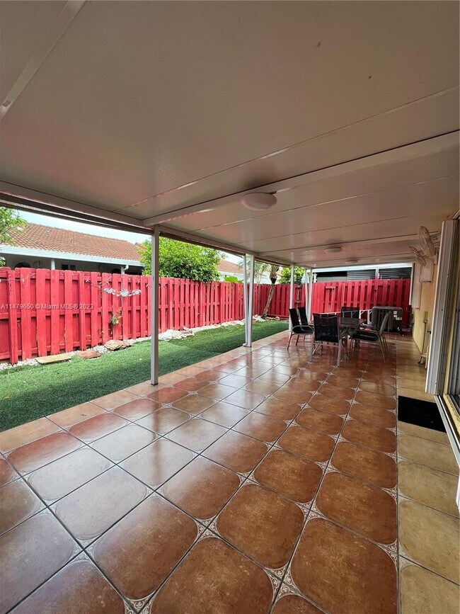 Foto del edificio - 8285 NW 186th St