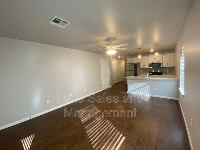 Foto del edificio - 11418 N Lincoln Blvd