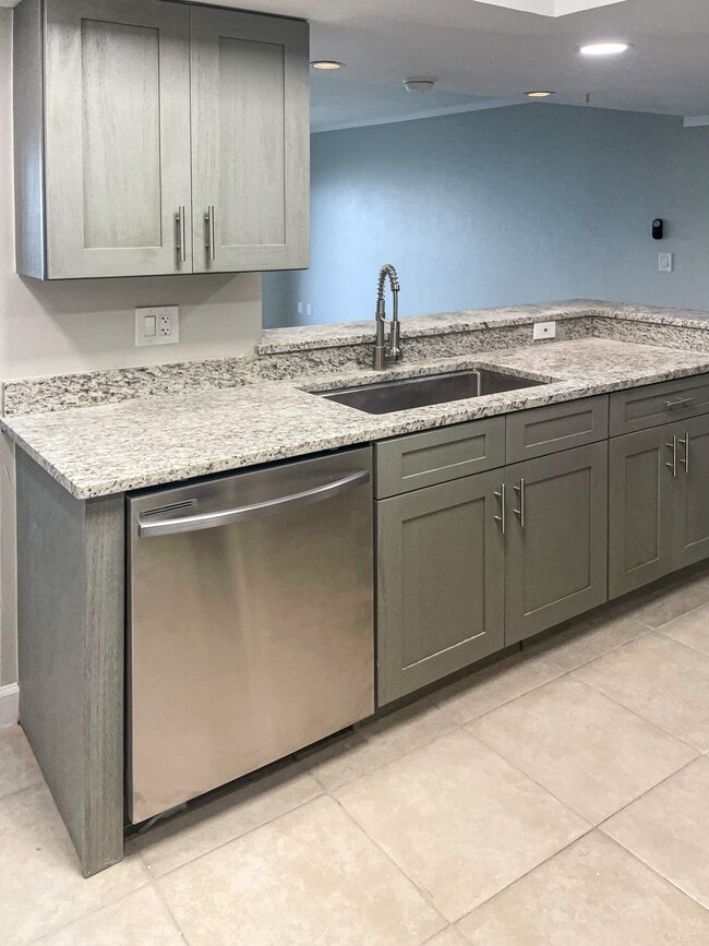 Building Photo - 2615 S Atlantic Ave