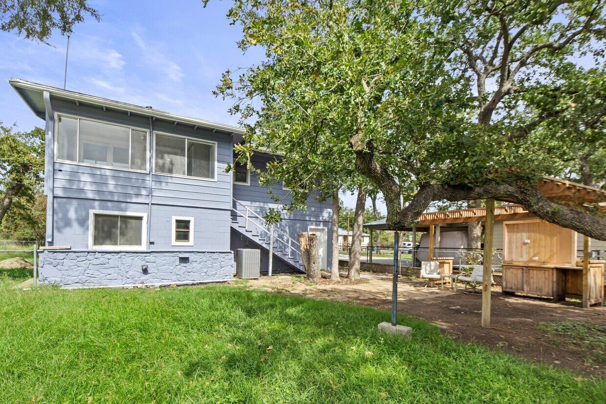 Foto principal - 902-902 Sherwood Forest Dr