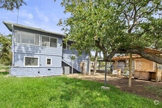 Building Photo - 902-902 Sherwood Forest Dr