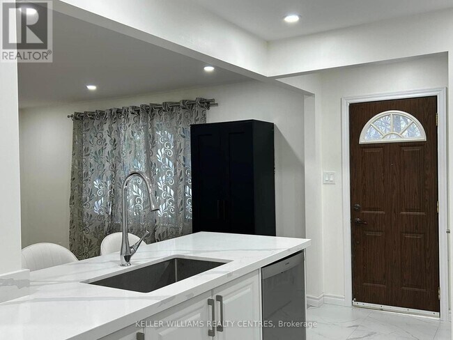 Building Photo - 104 Gunn St