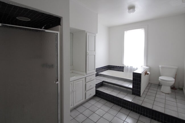 Building Photo - 322 S Trenton Ave