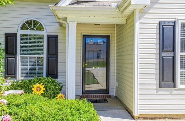 Foto del edificio - 100 Glenlea Ln