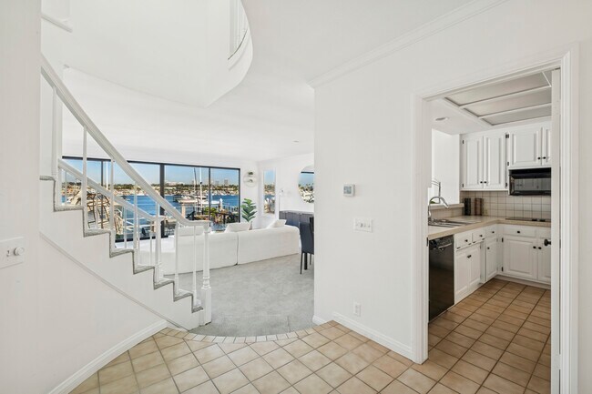 Foto del edificio - 1214 E Balboa Blvd