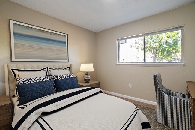 Building Photo - Lago Bello Apartment Homes