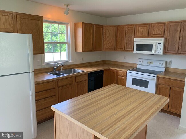 Foto del edificio - 8578 Tuckahoe Rd