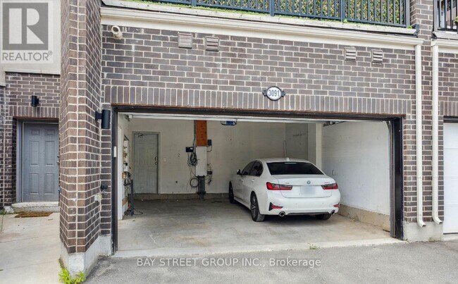 Photo du bâtiment - 3091 George Savage Ave